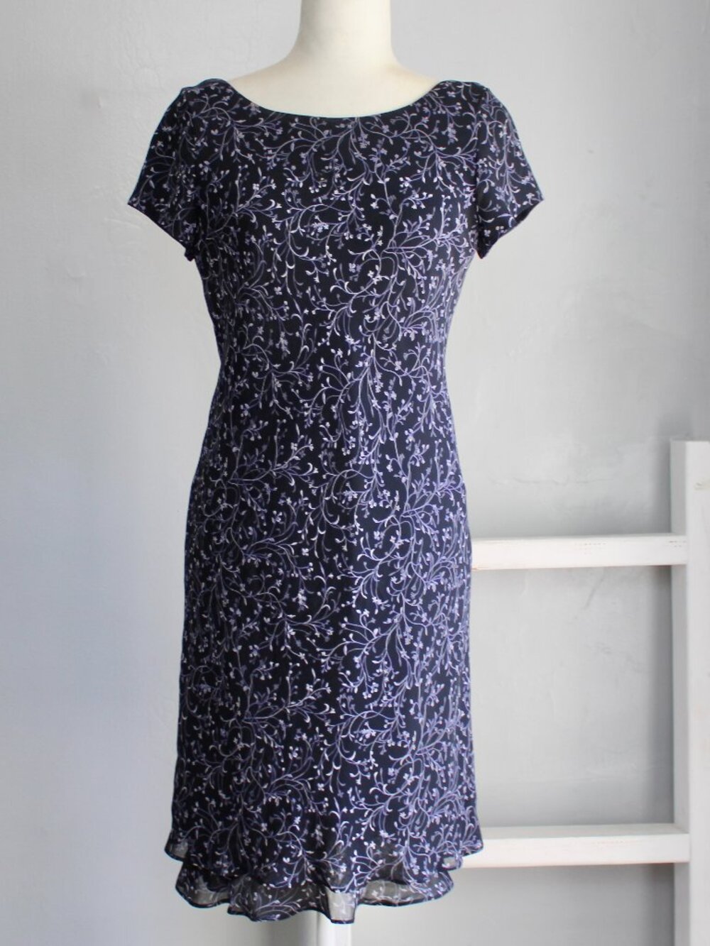 Jones New York VTG 90s Navy Blue Floral Short Sleeve Flowy Midi Dress sz Small